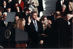 Bill Clinton takes the Presidential Oath, 20 Jan. 1993. Credit: U.S. Federal Government/Wikimedia Commons.