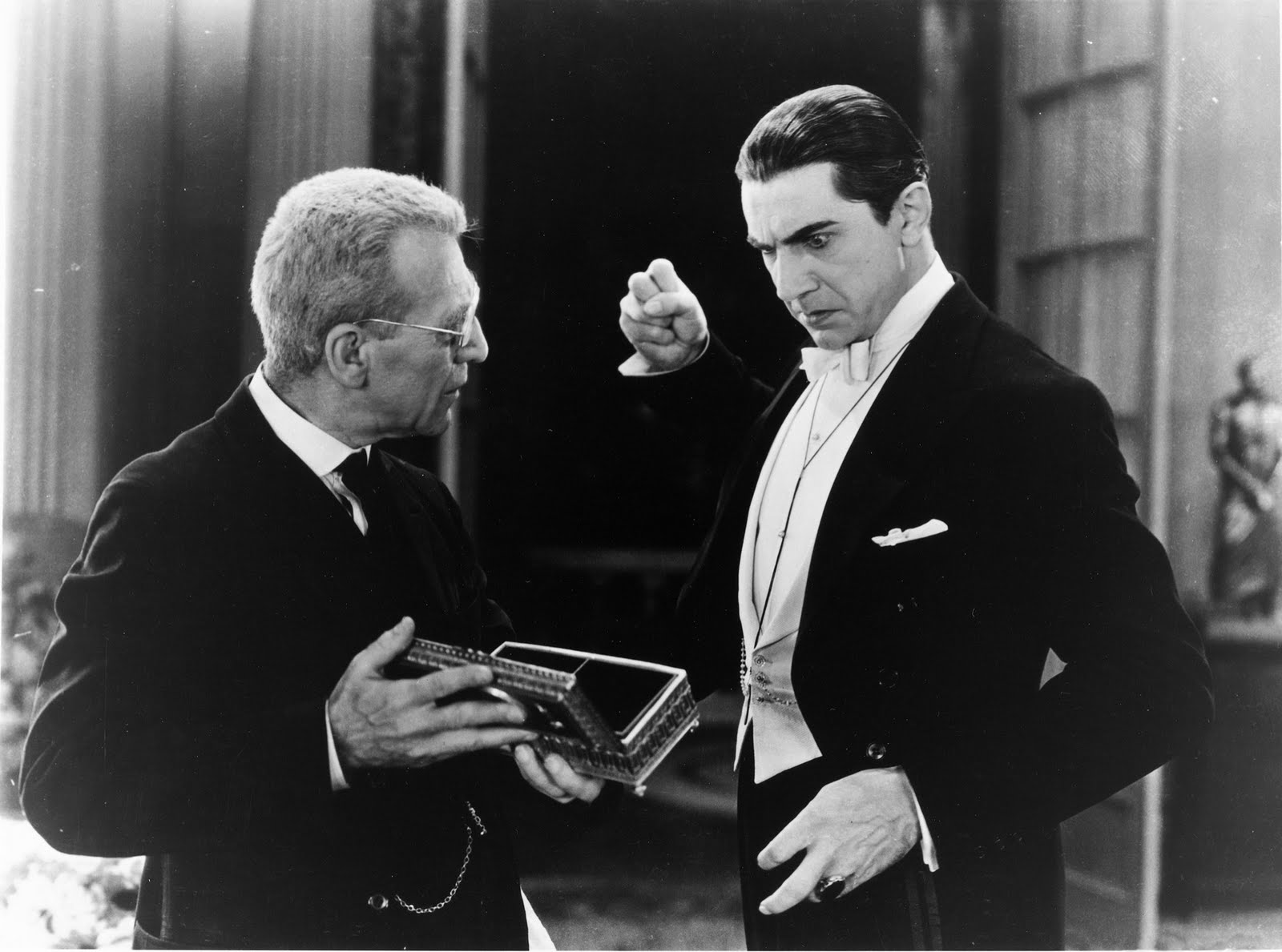 Van Helsing (Edward Van Sloan) and Count Dracula (Bela Lugosi) in Dracula (1931)